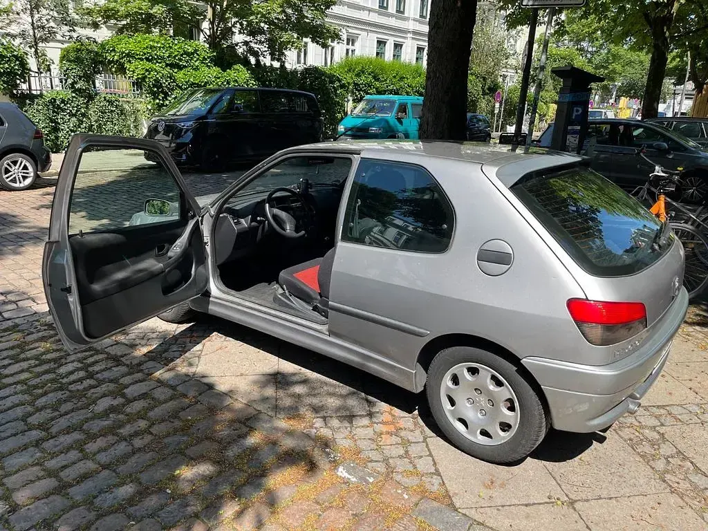 Gebraucht Peugeot 306 75 PS (55 kW) 2001 Silber Limousine