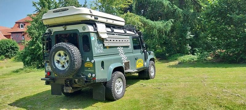 Grün Gebraucht 2008 Land Rover Defender Kombi | 21.500 € - Bild 1/4