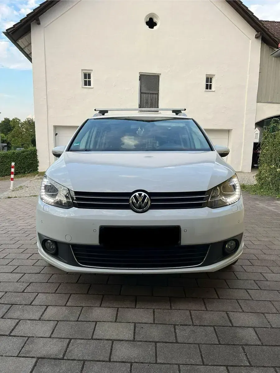 Gebraucht VW Touran Cup 140 PS (102 kW) 2014 Weiß Van / Kleinbus