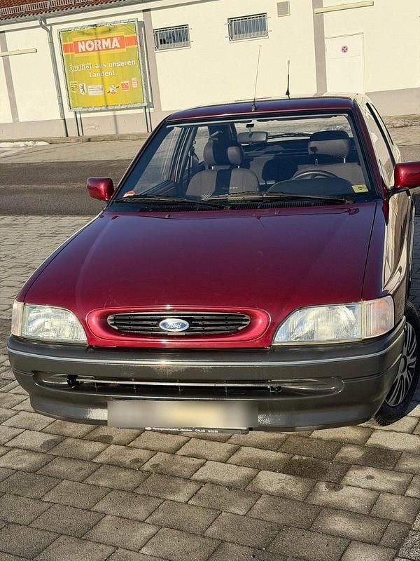 Braun Gebraucht 1993 Ford Escort Limousine | 2.990 € - Bild 1/4