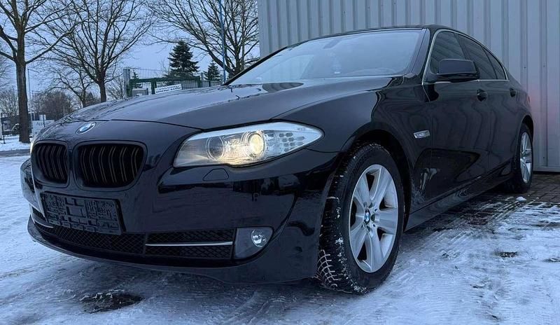 Schwarz Gebraucht 2011 BMW 520 Sport Line Limousine | 10.990 € (Fairer Preis) - Bild 1/4