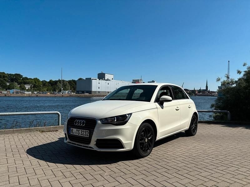 Gebraucht Audi A1 Sportback Attraction 86 PS (63 kW) 2014 Weiß Kleinwagen