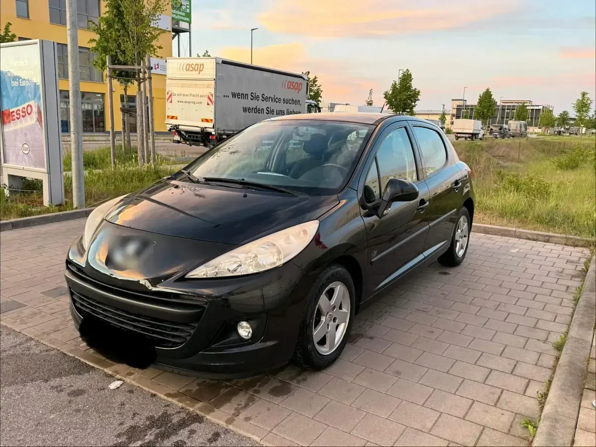 Gebraucht Peugeot 207 95 PS (69 kW) 2010 Schwarz Kleinwagen