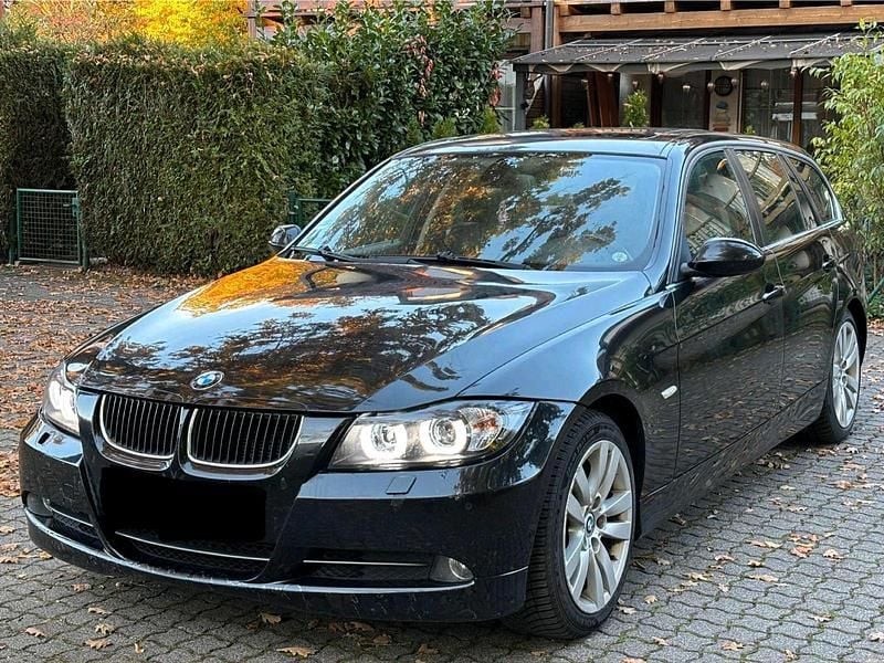 Schwarz Gebraucht 2006 BMW 330 Kombi | 3.250 € - Bild 1/4