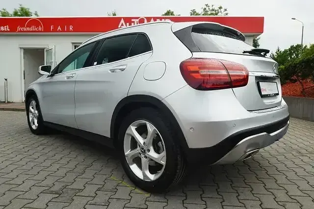 Gebraucht Mercedes GLA180 Style 122 PS (89 kW) 2019 Silber SUV