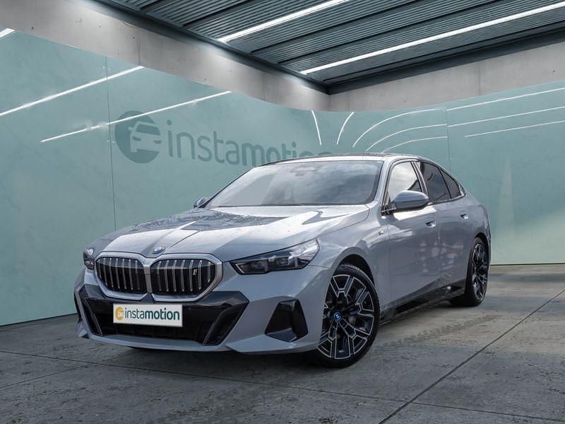 Grau Gebraucht 2024 BMW i5 Limousine | 56.899 € - Bild 1/4