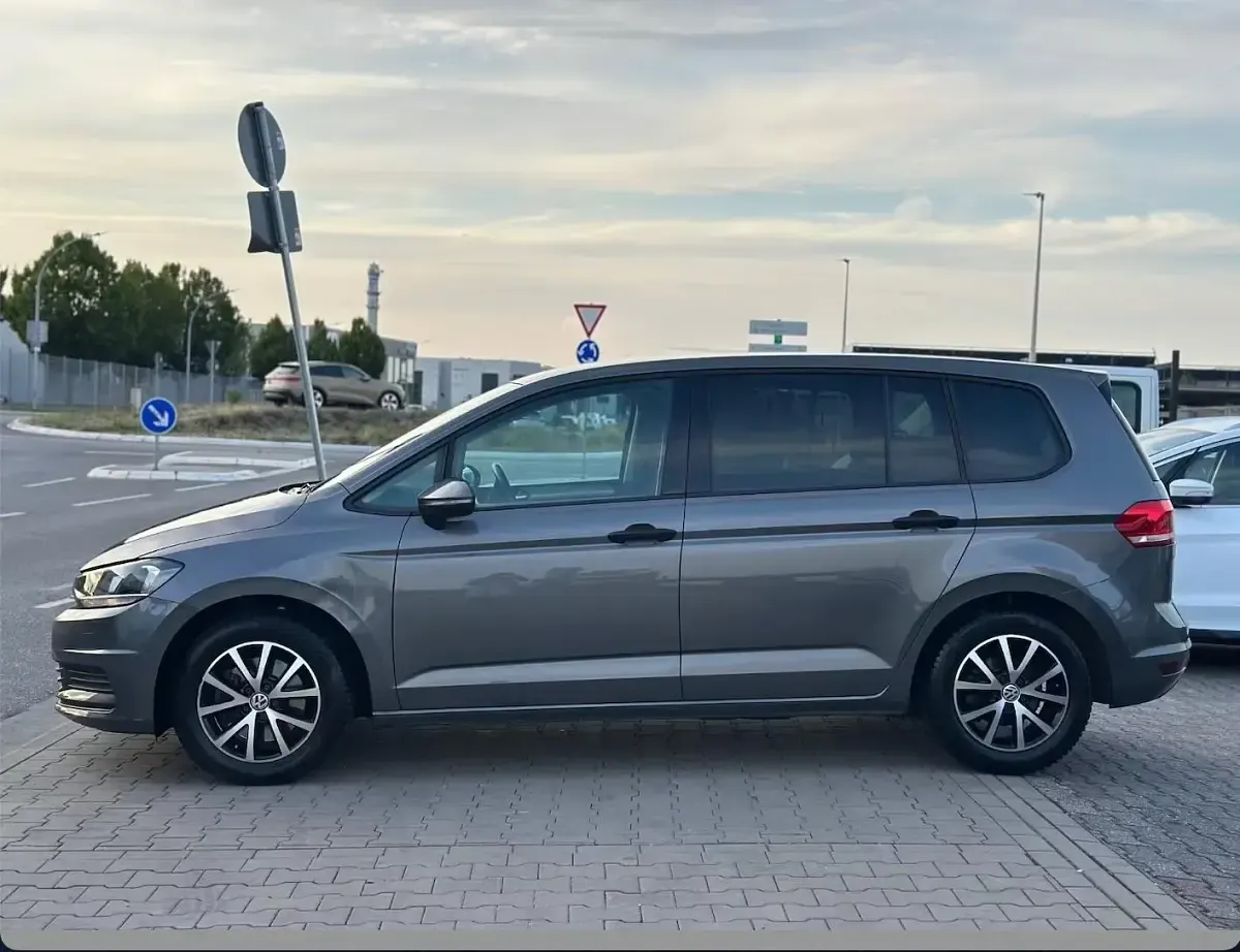 Gebraucht VW Touran 110 PS (80 kW) 2016 Silber Van / Kleinbus