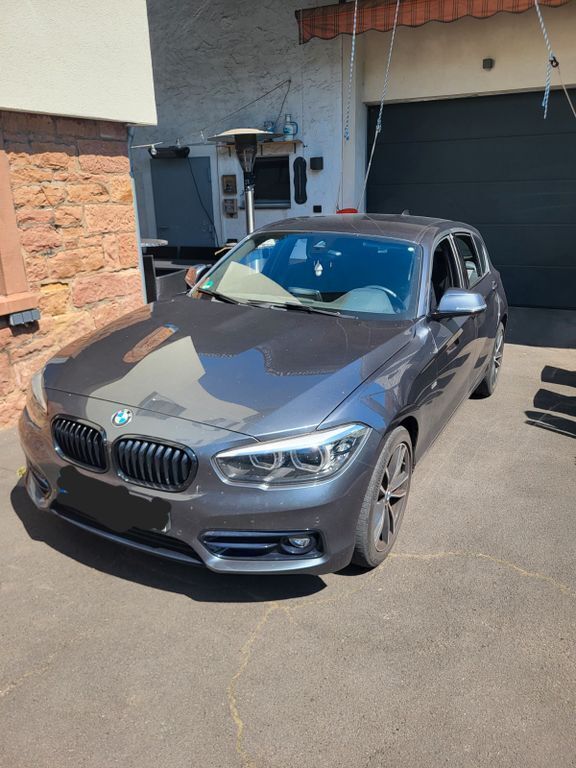 Grau Gebraucht 2017 BMW 118 Kleinwagen | 13.950 € (Guter Preis) - Bild 1/4