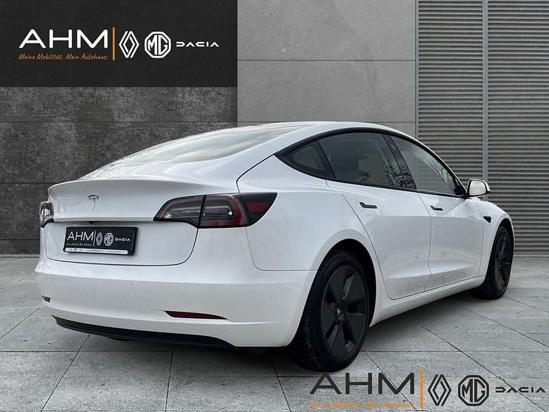 Gebraucht Tesla Model 3 Standard Range 239 kW (325 PS) 2021 Weiß Limousine