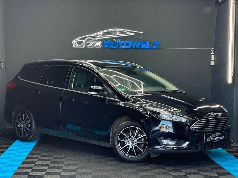 Schwarz Gebraucht 2017 Ford Focus Titanium Limousine | 7.290 € (Superpreis) - Bild 1/4