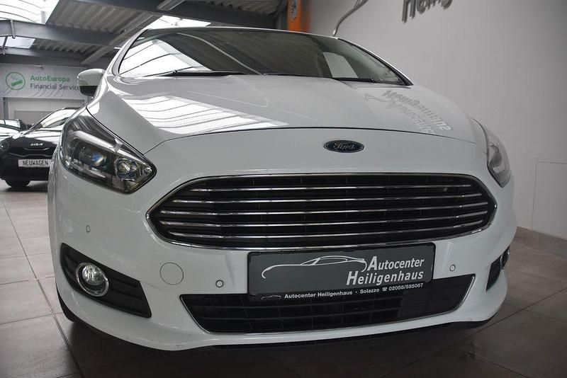 Weiß Gebraucht 2019 Ford S-MAX Titanium Van / Kleinbus | 13.380 € (Fairer Preis) - Bild 1/4