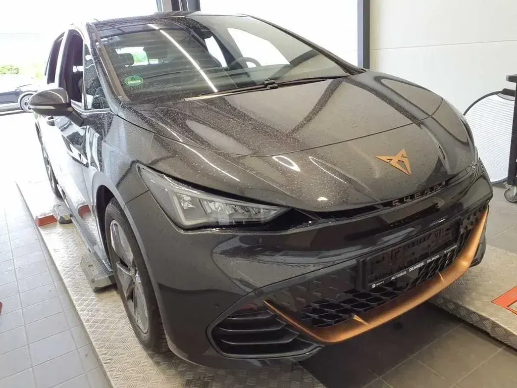 Gebraucht Cupra Born 150 kW (204 PS) 2024 Quasargrau (metallic) Kleinwagen
