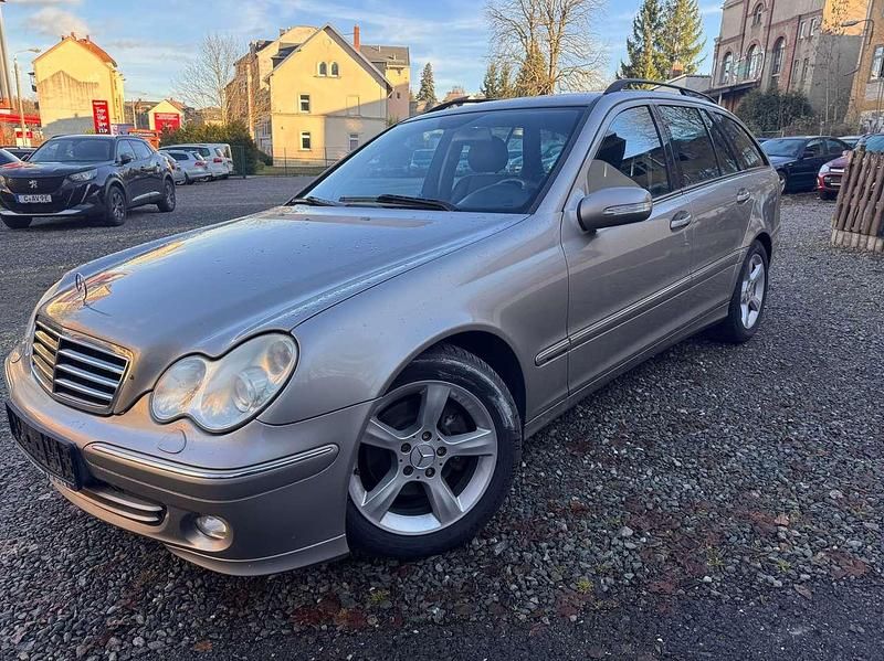 Gebraucht Mercedes C220 150 PS (110 kW) 2004 Cubanitsilber  metallic Kombi