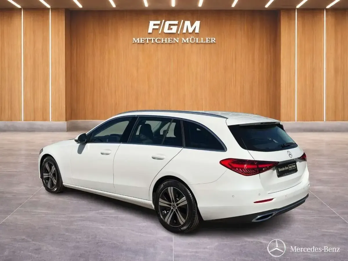 Gebraucht Mercedes C180 Avantgarde 170 PS (125 kW) 2025 Opalithweiß bright Kombi
