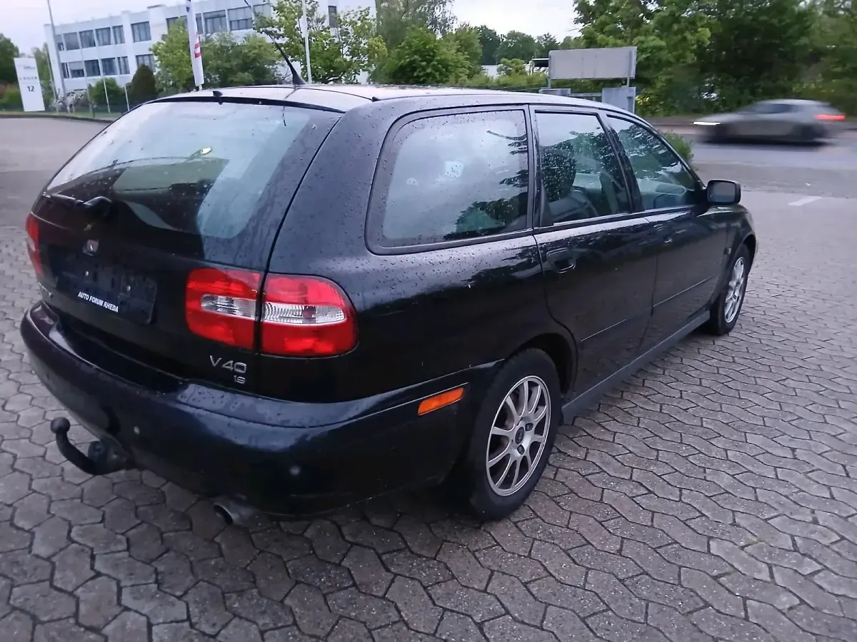 Gebraucht Volvo V40 122 PS (89 kW) 2002 Schwarz Kombi