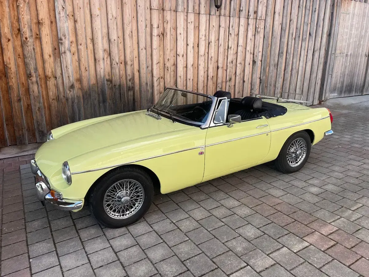 Usata MG B 95 CV (69 kW) 1976 Giallo Cabrio