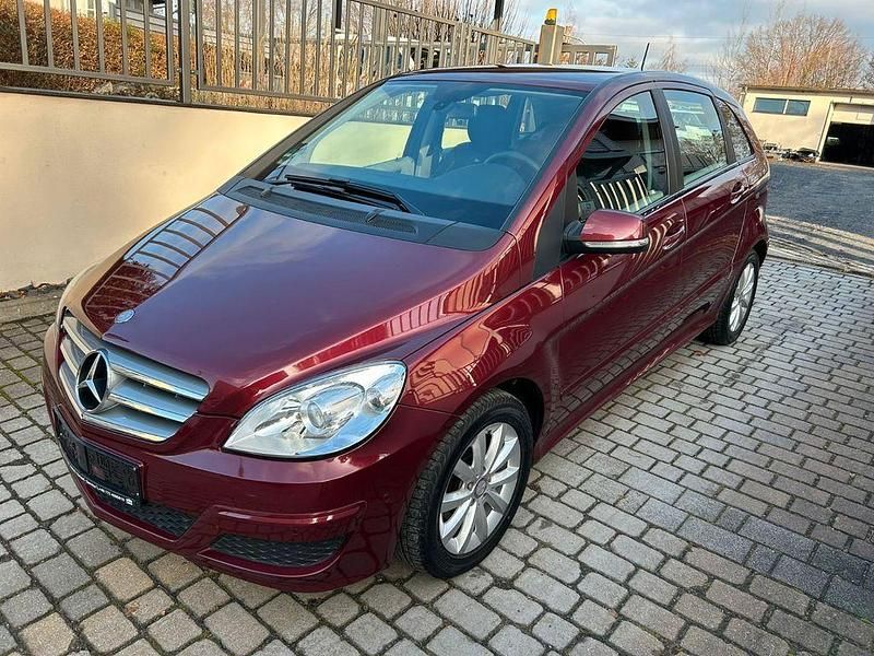 Rot Gebraucht 2009 Mercedes B170 Van / Kleinbus | 4.995 € (Fairer Preis) - Bild 1/4