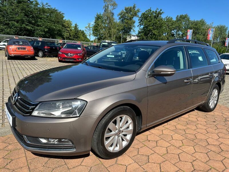 Braun Gebraucht 2011 VW Passat Comfortline Kombi | 5.490 € (Fairer Preis) - Bild 1/4