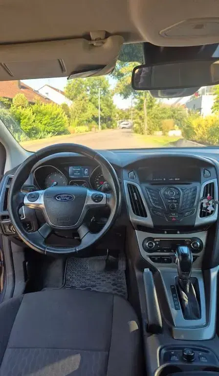 Gebraucht Ford Focus 140 PS (102 kW) 2014 Grau Limousine
