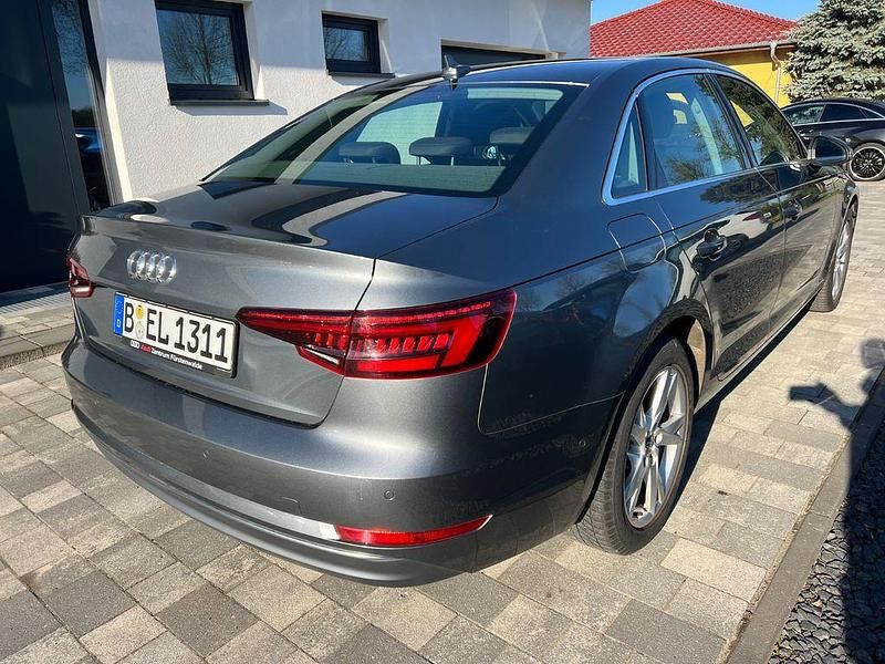 Gebraucht Audi A4 S-Line 150 PS (110 kW) 2018 Grau Limousine