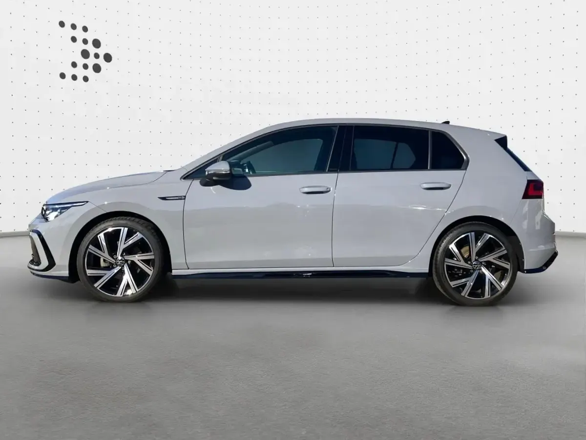 Gebraucht VW Golf VIII R-line 150 PS (110 kW) 2024 Mondsteingrau Limousine