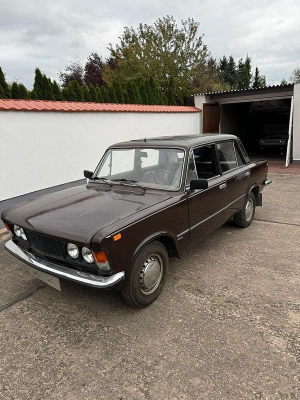 Braun Gebraucht 1971 Fiat 124 Limousine | 2.700 € - Bild 1/4