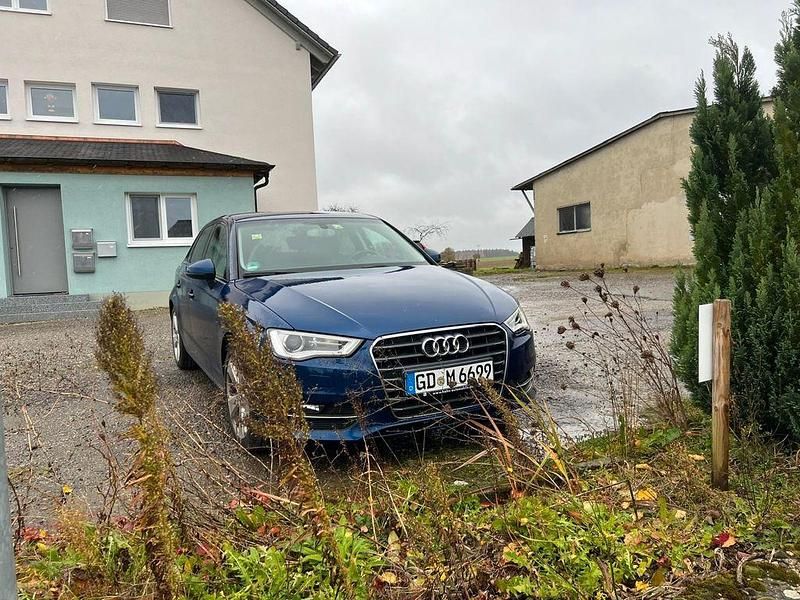 Blau Gebraucht 2013 Audi A3 Ambition Limousine | 9.100 € (Fairer Preis) - Bild 1/4