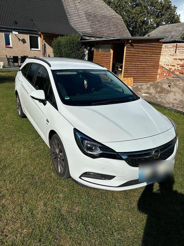 Weiß Gebraucht 2018 Opel Astra Kombi | 4.850 € (Superpreis) - Bild 1/4