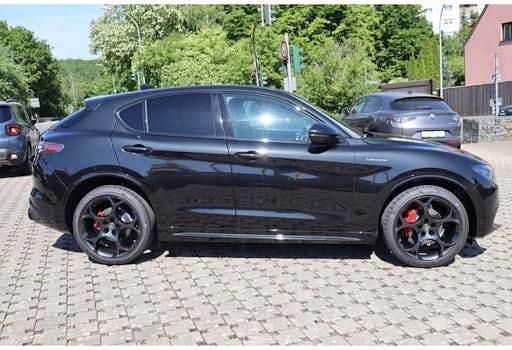 Neu Alfa Romeo Stelvio Veloce 280 PS (205 kW) 2025 Schwarz SUV