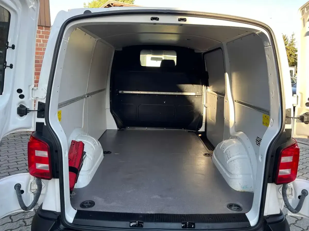 Gebraucht VW Transporter 102 PS (75 kW) 2017 Candyweiß Van