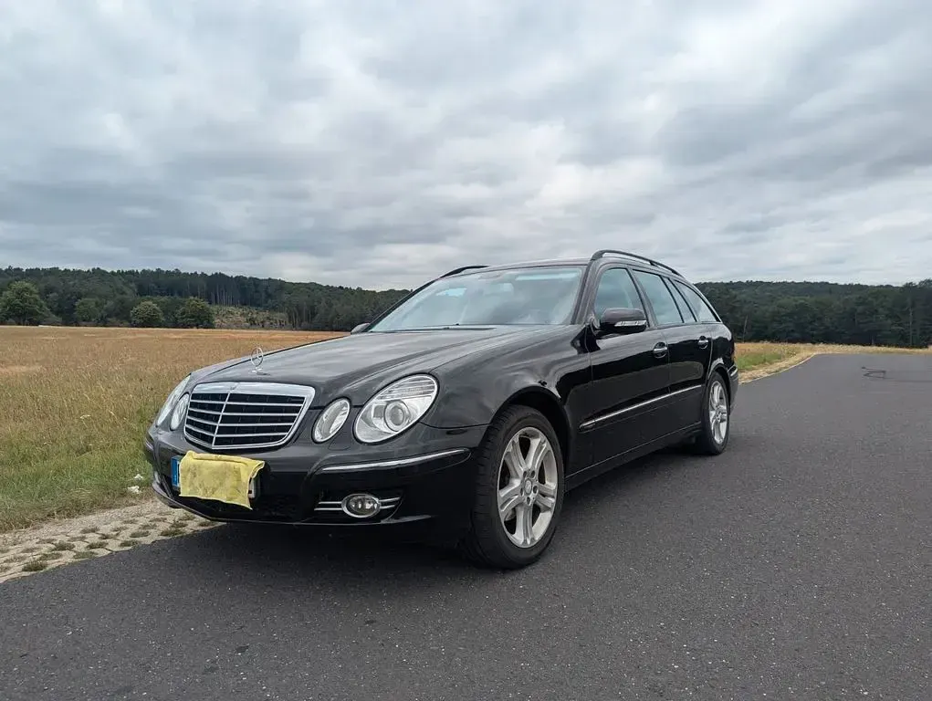 Gebraucht Mercedes E200 Classic 184 PS (135 kW) 2009 Schwarz Limousine