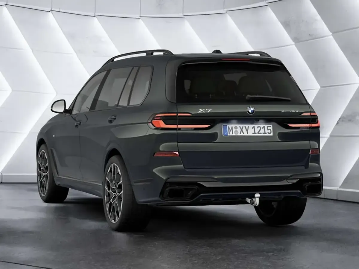 Neu BMW X7 M Sport 352 PS (258 kW) 2026 Grau SUV