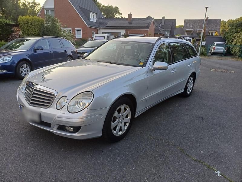 Gebraucht Mercedes E220 170 PS (125 kW) 2007 Grau Kombi