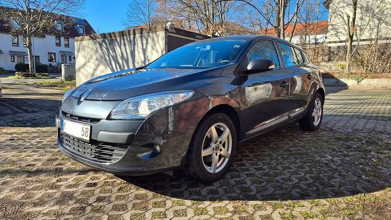 Gebraucht Renault Mégane 101 PS (74 kW) 2011 Schwarz Limousine