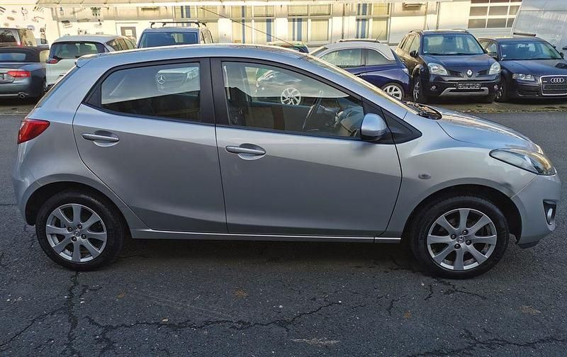 Gebraucht Mazda 2 Edition 75 PS (55 kW) 2012 Silber Limousine