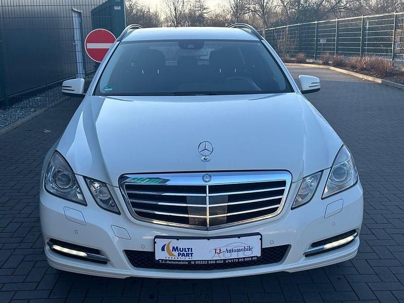 Gebraucht Mercedes E250 204 PS (150 kW) 2011 Weiß Kombi