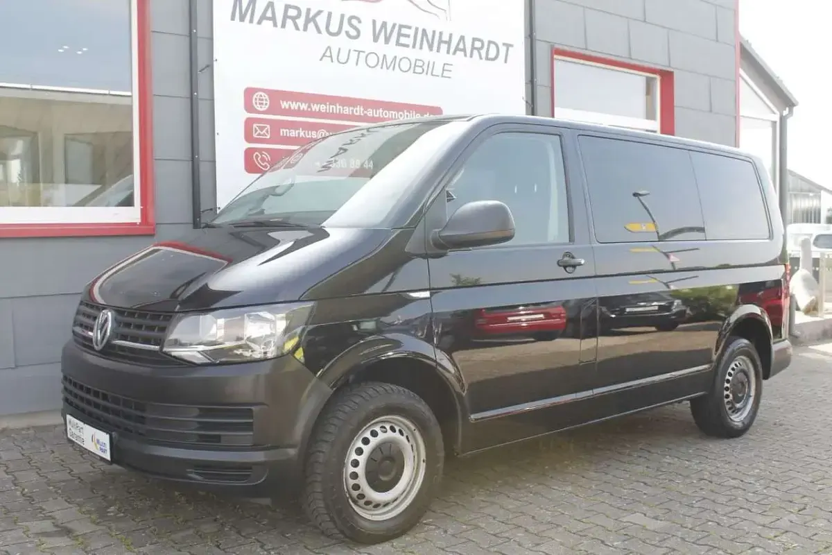 Gebraucht VW T6 102 PS (75 kW) 2017 Deep black perleffekt Van