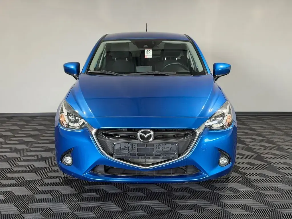 Używany Mazda 2 Exclusive-Line 105 KM (77 kW) 2015 Niebieski Sedan/Limuzyna