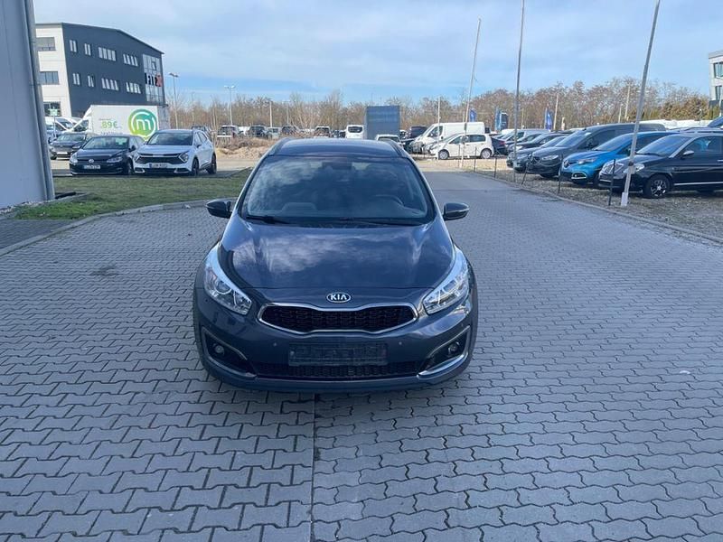 Gebraucht Kia Ceed Spirit 135 PS (99 kW) 2016 Grau Kleinwagen