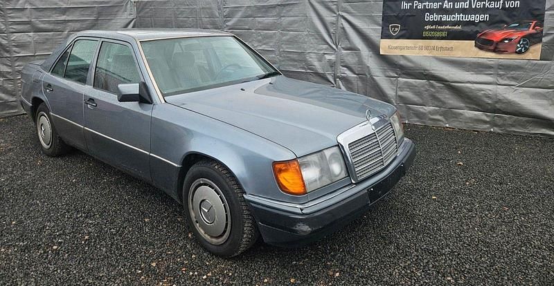 Gebraucht Mercedes 200 120 PS (88 kW) 1992 Blau Limousine
