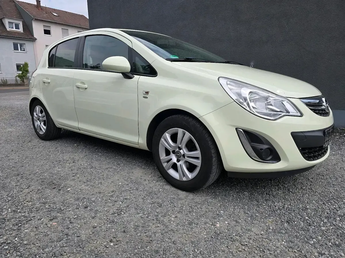 Gebraucht Opel Corsa Satellite 87 PS (63 kW) 2011 Andere farben Kleinwagen