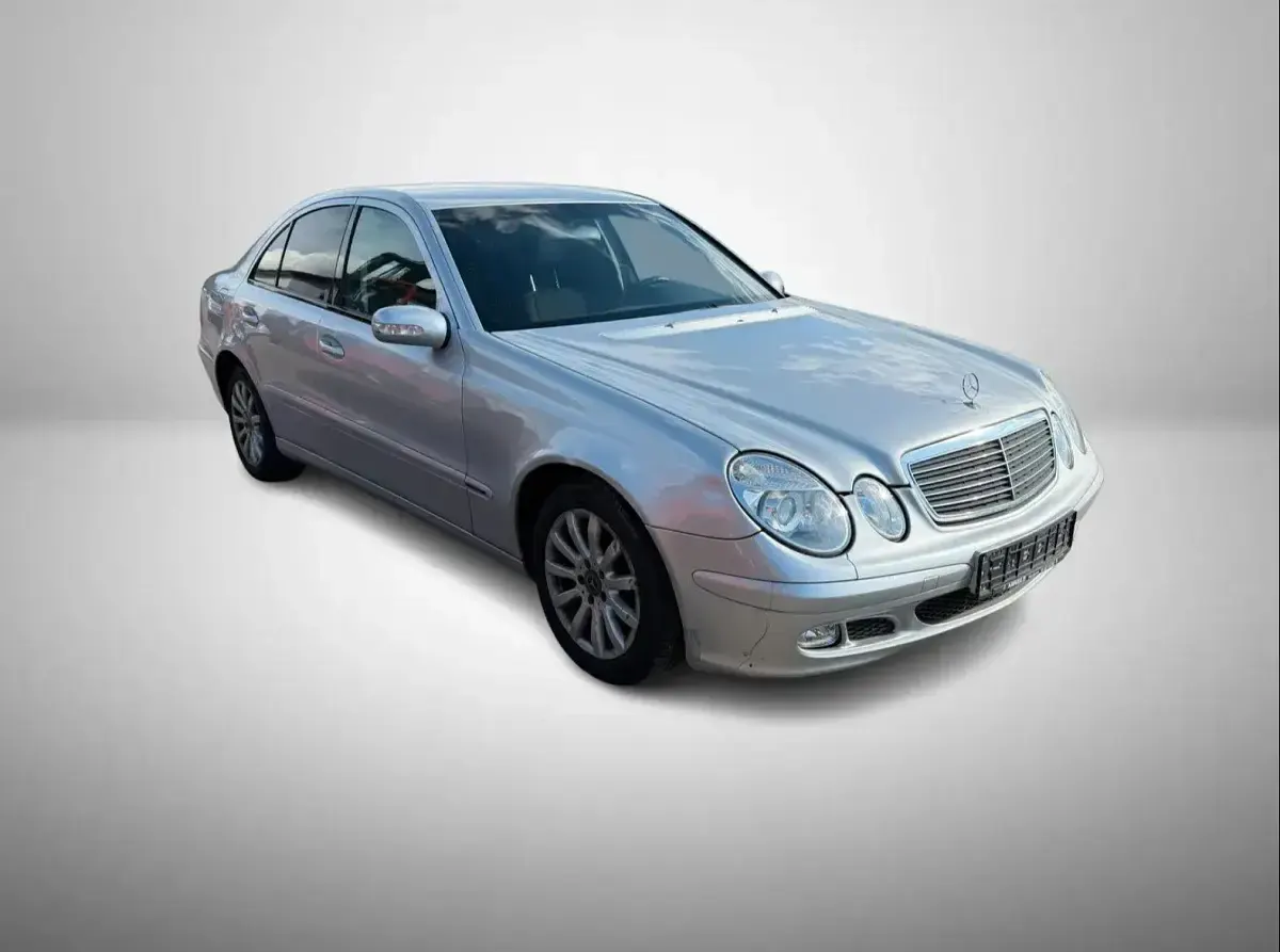 Gebraucht Mercedes E220 150 PS (110 kW) 2003 Brillantsilber  metalliclack Limousine