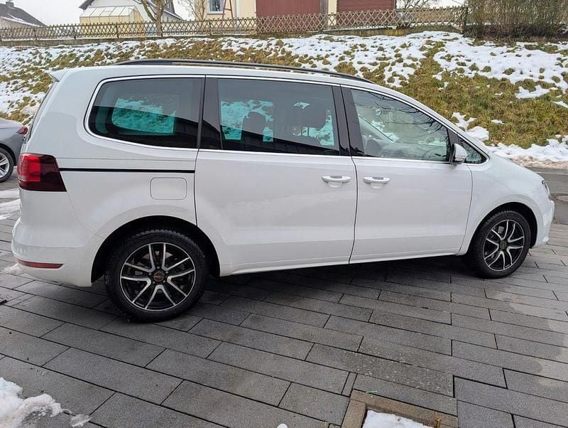 Gebraucht VW Sharan Comfortline 150 PS (110 kW) 2018 Weiß Van / Kleinbus