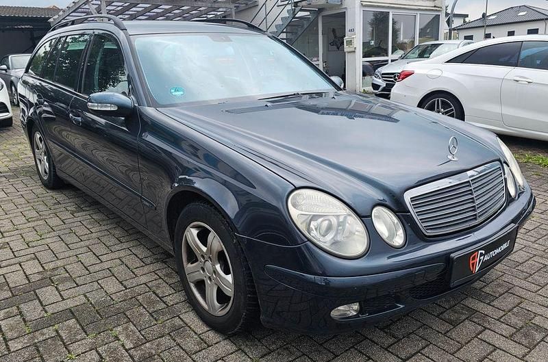 Schwarz Gebraucht 2004 Mercedes E220 Kombi | 2.499 € (Guter Preis) - Bild 1/4