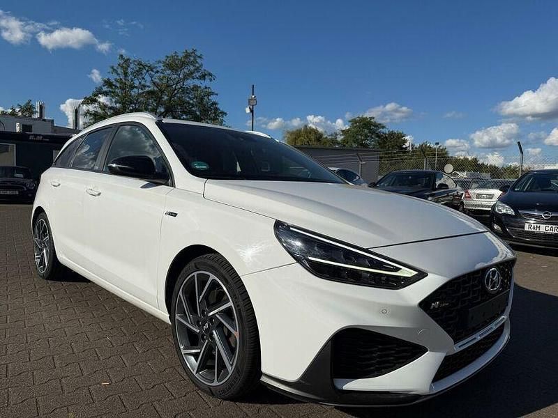 Weiß Gebraucht 2021 Hyundai i30 N Line Limousine | 16.599 € (Guter Preis) - Bild 1/4