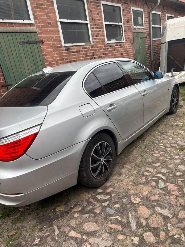 Second-hand BMW 523 190 CP (139 kW) 2007 Argintiu Berlinǎ
