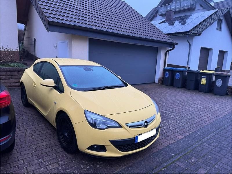 Gebraucht Opel Astra GTC Edition 179 PS (131 kW) 2011 Gelb Coupé