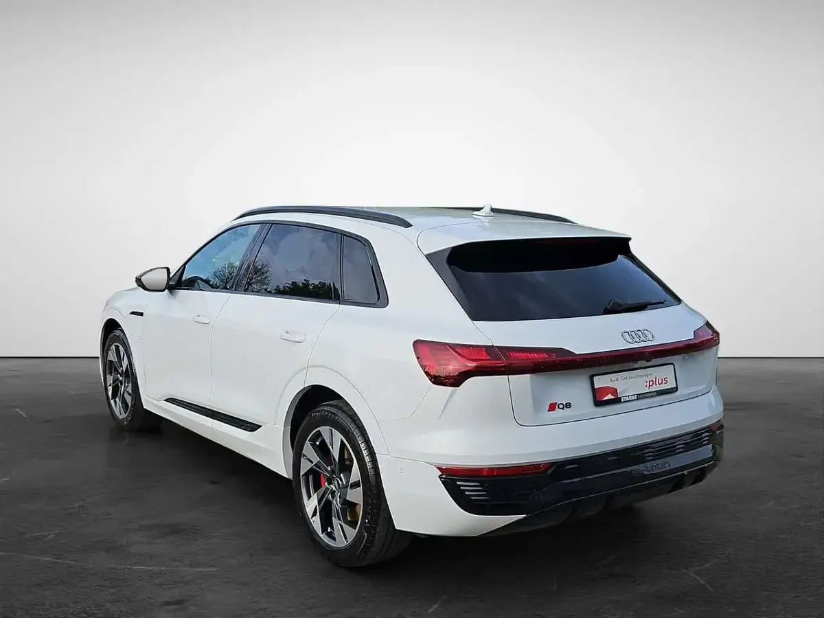 Gebraucht Audi Q8 e-tron S-Line 250 kW (340 PS) 2023 Gletscherweiß metallic SUV