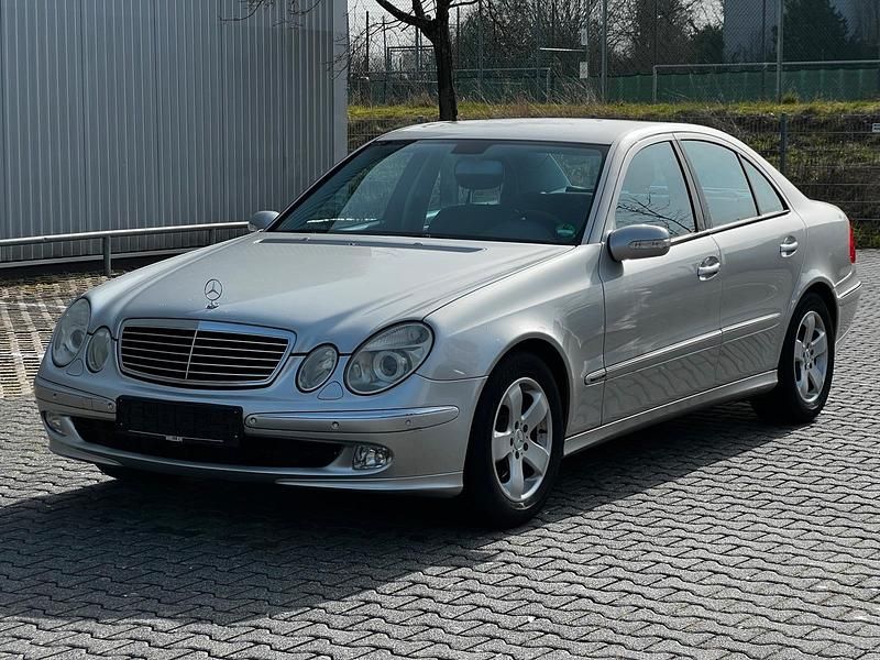 Gebraucht Mercedes E320 Avantgarde 224 PS (164 kW) 2004 Silber Limousine