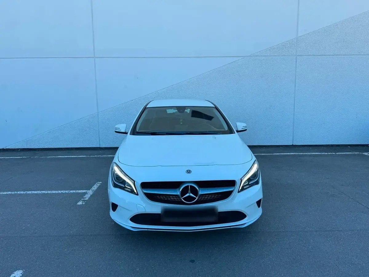 Gebraucht Mercedes CLA180 122 PS (89 kW) 2017 Weiß Limousine